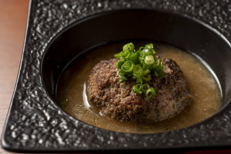 和風出汁で煮込みハンバーグ