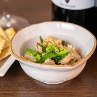 うま塩ホルモン煮（看板名物）