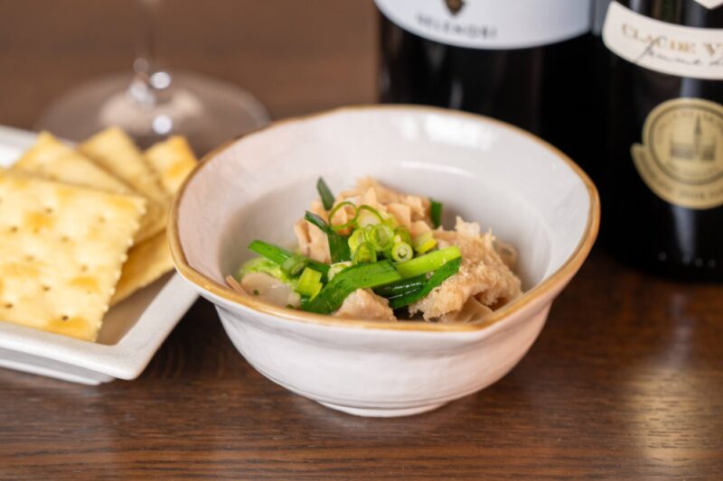 うま塩ホルモン煮（看板名物）